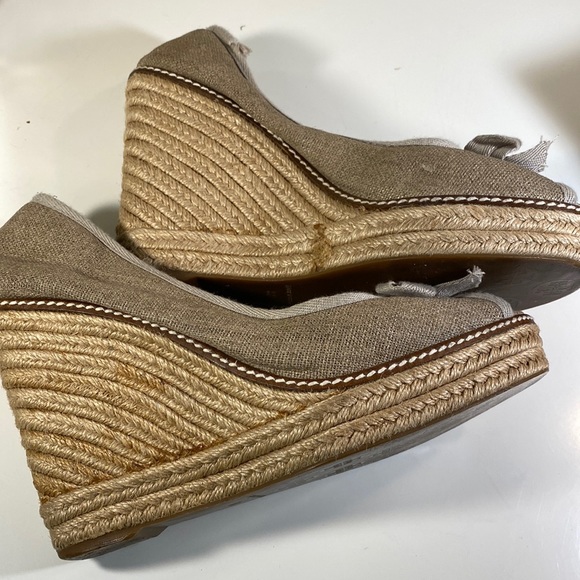 Tory Burch Jackie Peep Toe Espadrille Wedge Tan Gold Metallic Size 8 - Picture 13 of 16